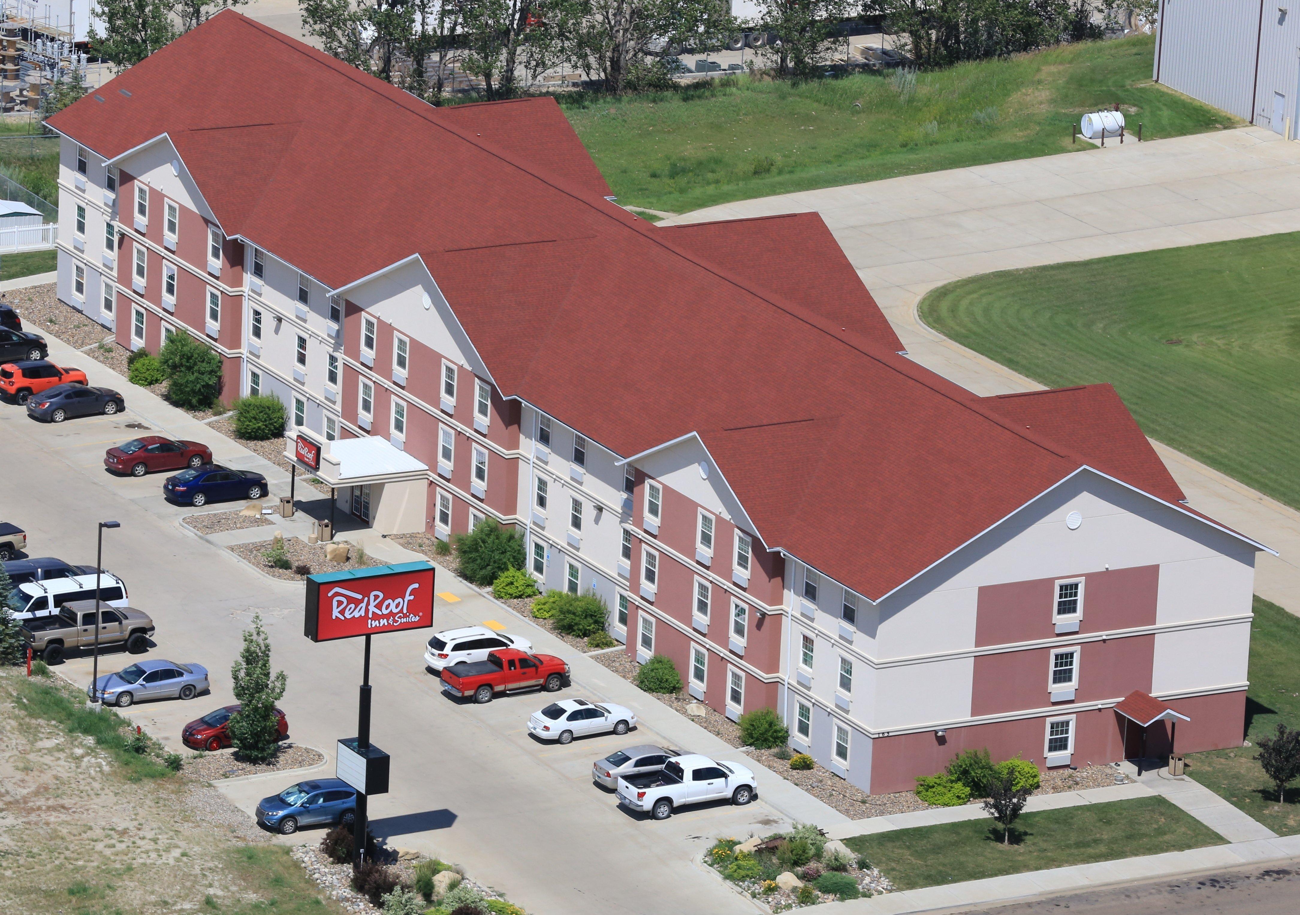 Red Roof Inn & Suites Dickinson Exterior photo