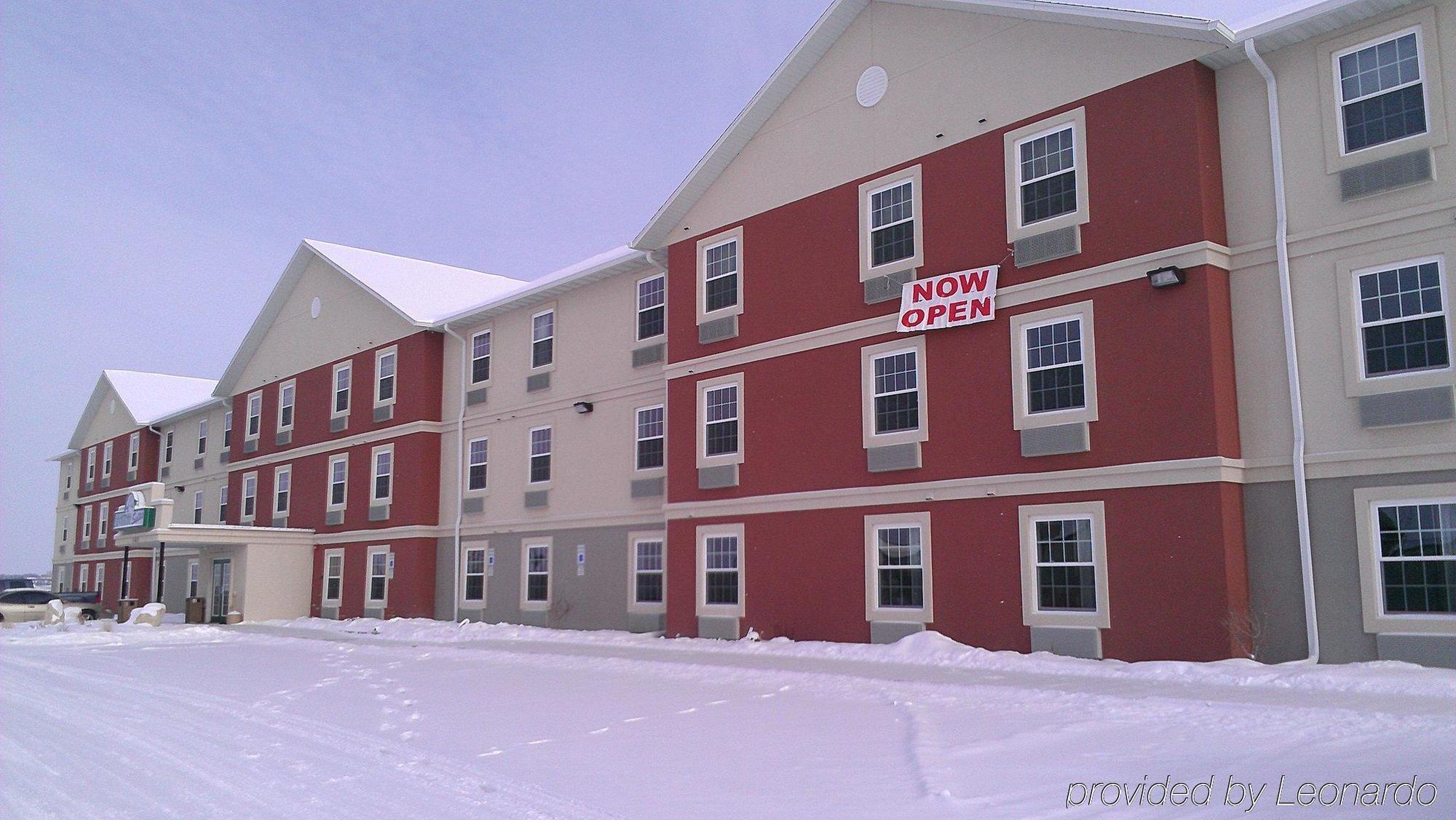 Red Roof Inn & Suites Dickinson Exterior photo
