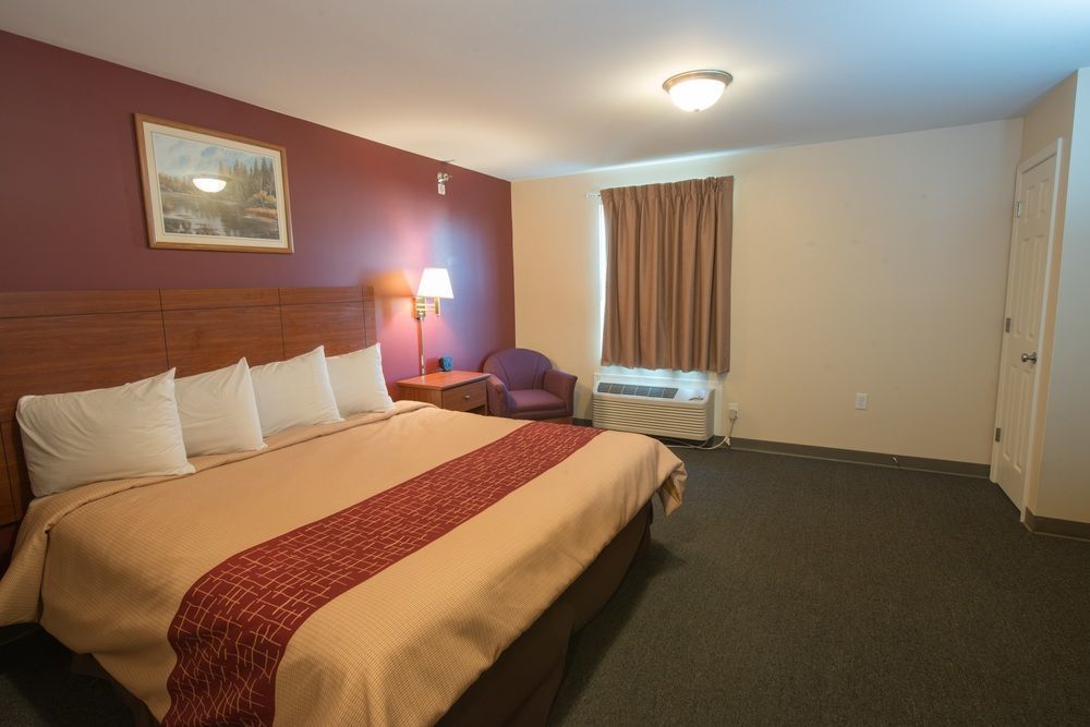 Red Roof Inn & Suites Dickinson Exterior photo